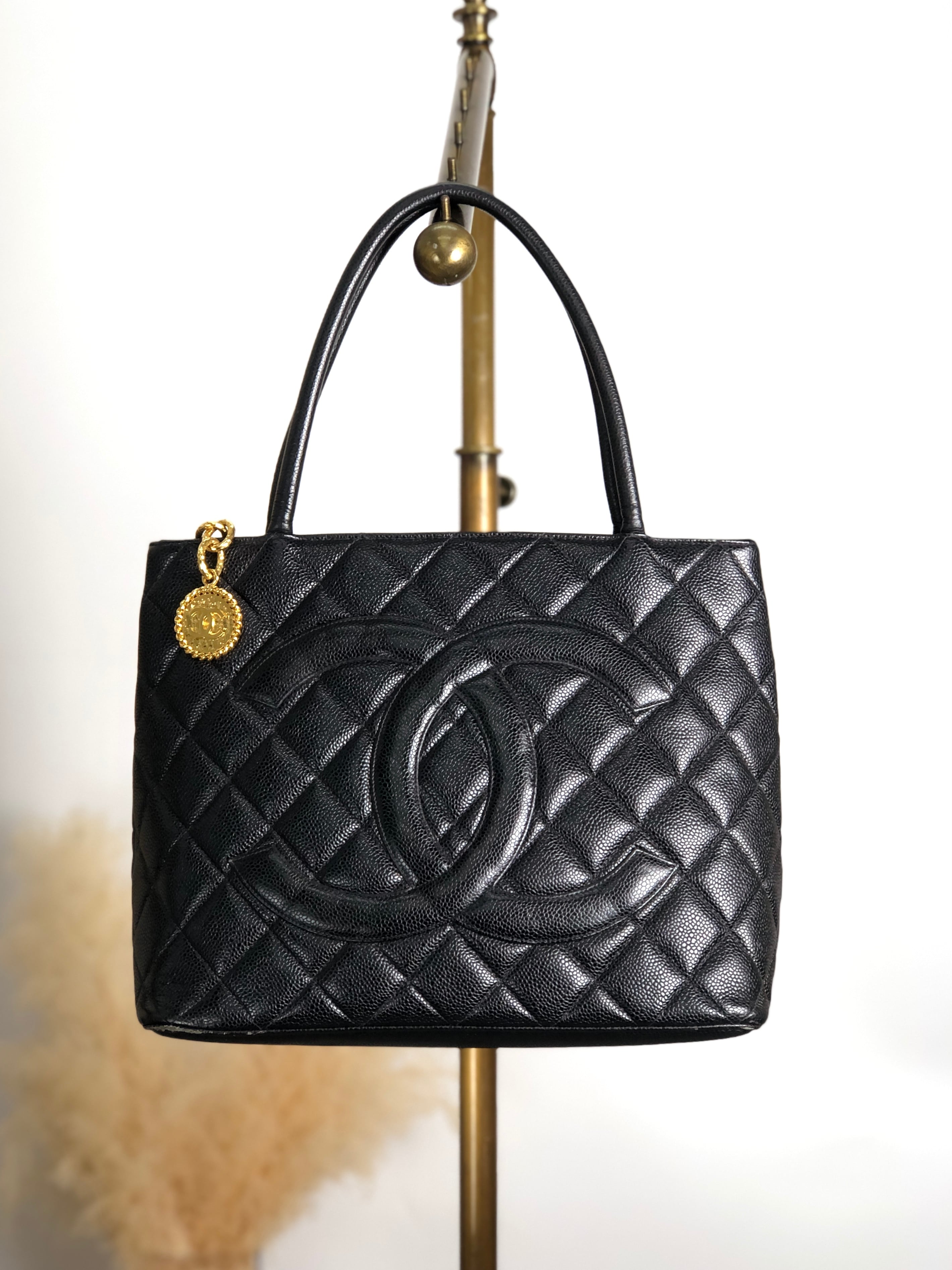 CHANEL シャネル トートバッグ ブラック ココマーク キャビアスキン